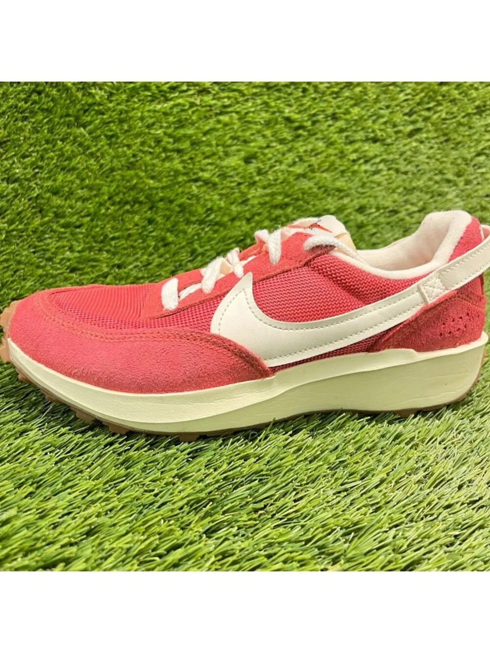 Nike Waffle Debut Vintage Womens Size 7.5 Red Sail Gum Running Shoes Sneakers
